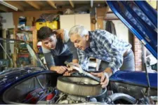 Mens doing mechanic