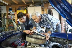 Mens doing mechanic